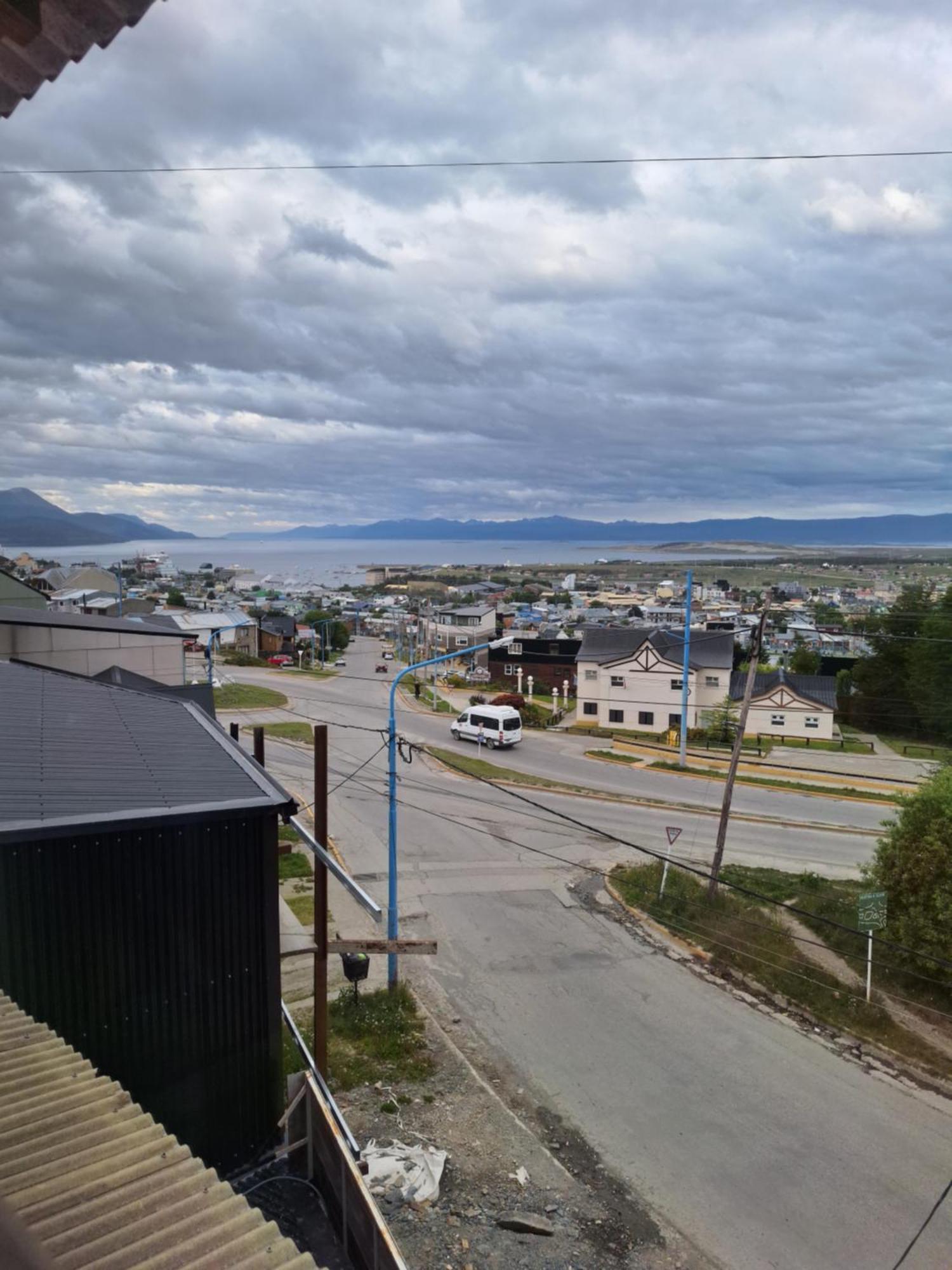 Departamentos Temporarios Cabanas Ushuaia Apartment Exterior foto